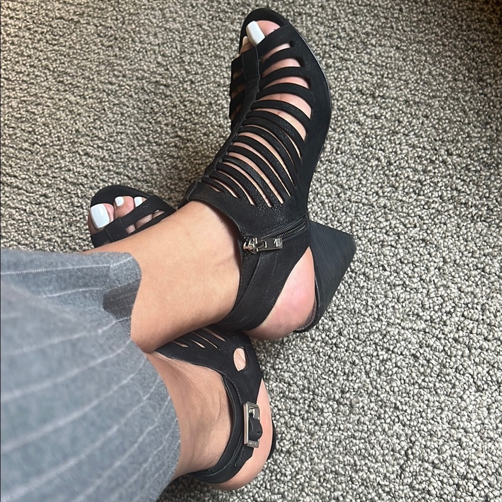 Vince Camuto Eliana Black Suede Strappy Women's Sandals. Size 11 - Picture 4 of 11